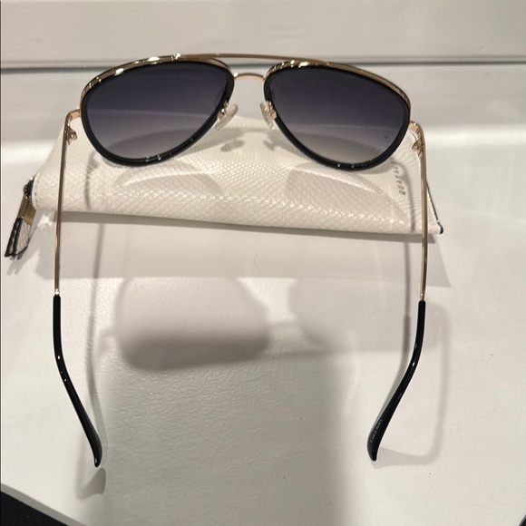 Quay Australia Black Sunglasses - Picture 2 of 2